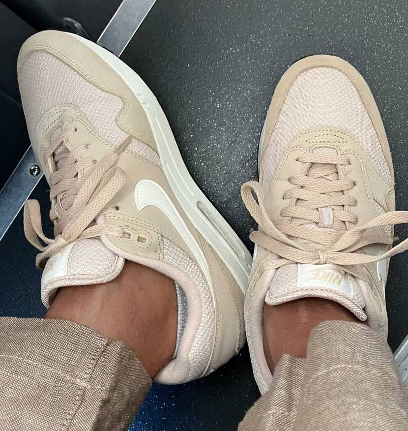 おはようございます☀️
今朝はAIR MAX 1で出勤です。AM1のいろんなモ