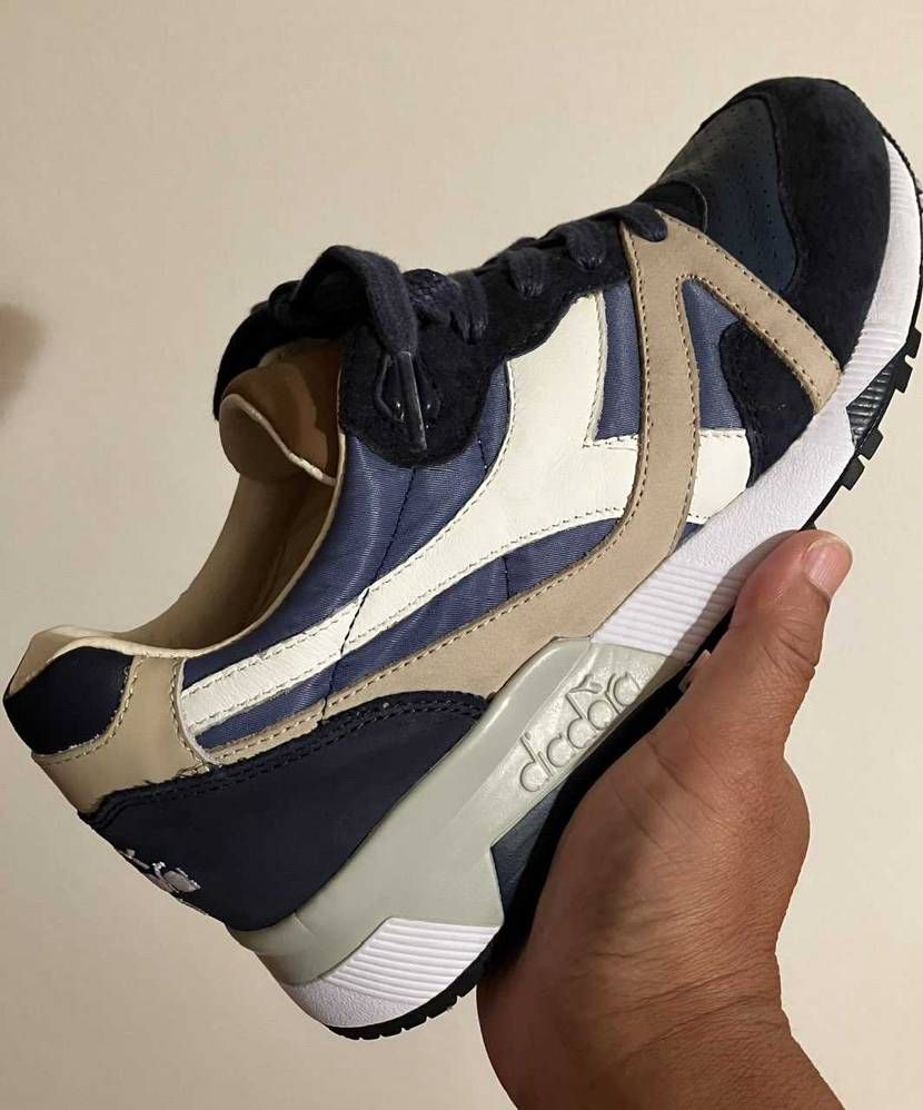 最近YOOXのセールでDIADORAのN9000を、1足¥4,380の破格値で色