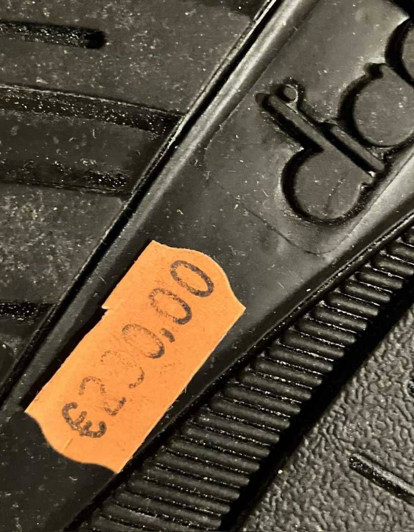 最近YOOXのセールでDIADORAのN9000を、1足¥4