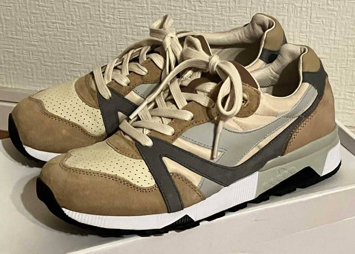 最近YOOXのセールでDIADORAのN9000を、1足¥4