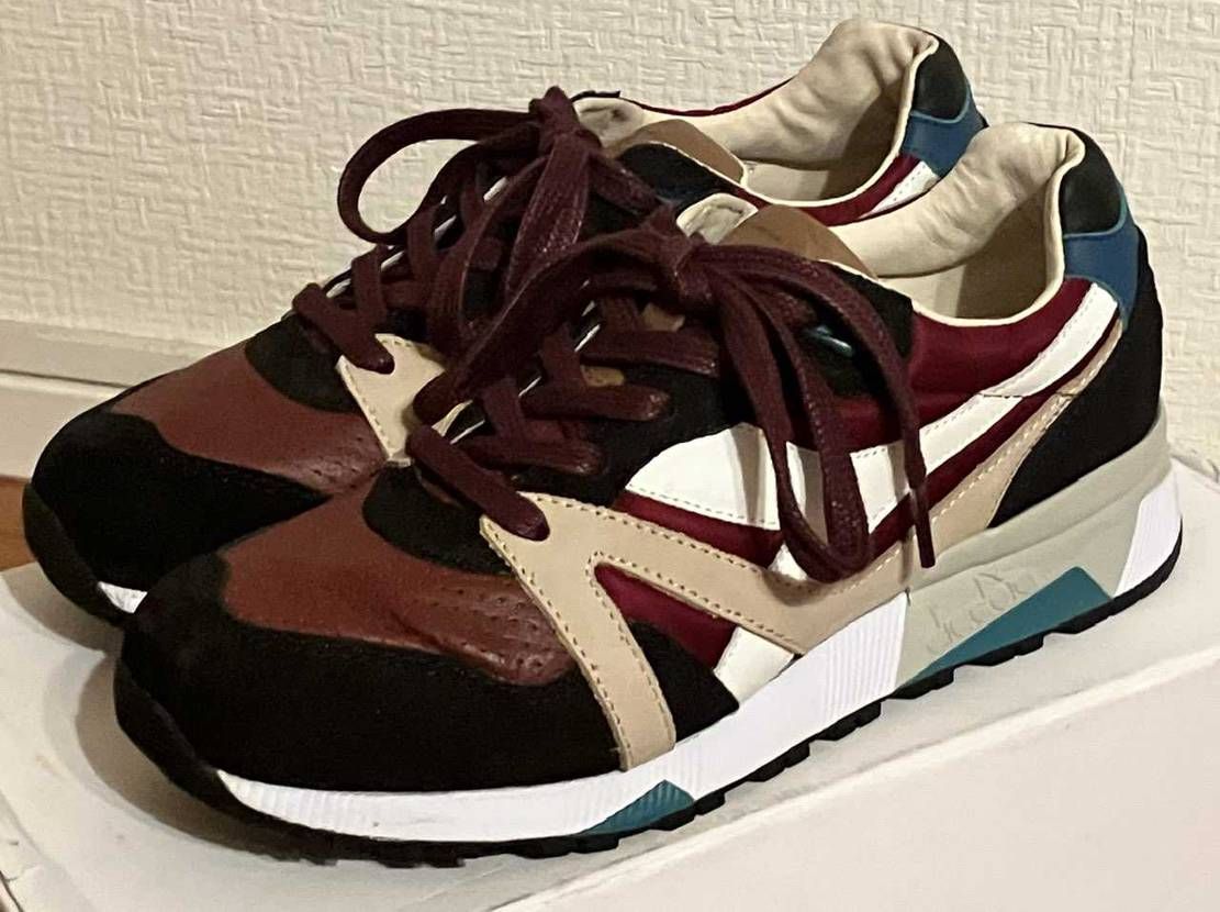 最近YOOXのセールでDIADORAのN9000を、1足¥4