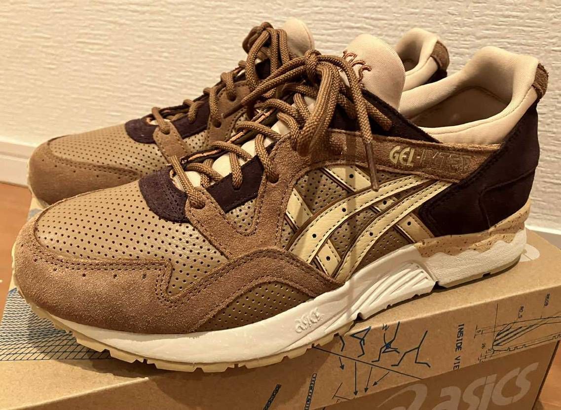 秋冬らしい落ち着いたカラーリングと、レザー、ヌバック、スエー