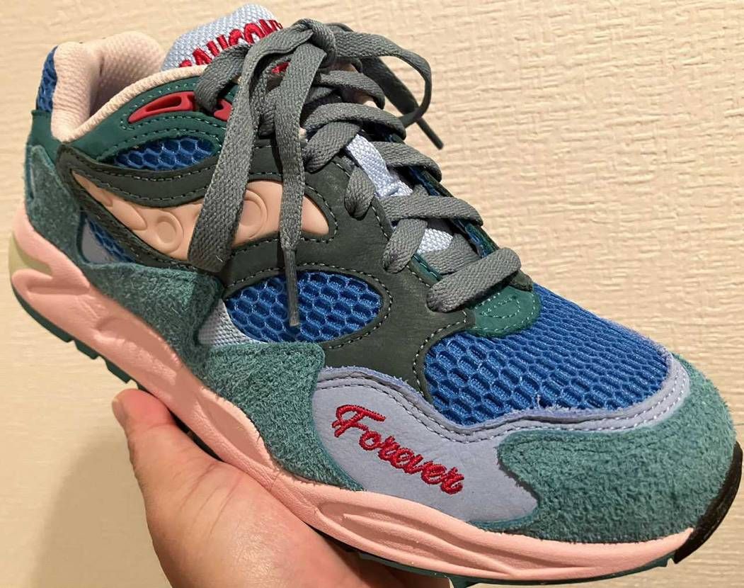 こんばんは🌇
本日午前中にBilly’s原宿にて購入したSAUCONYのGri