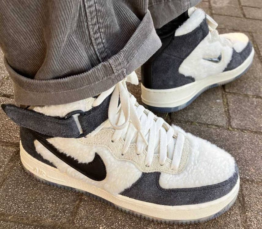 おはようございます☀️
今日はNIKE Air Force 1 Mid ‘07