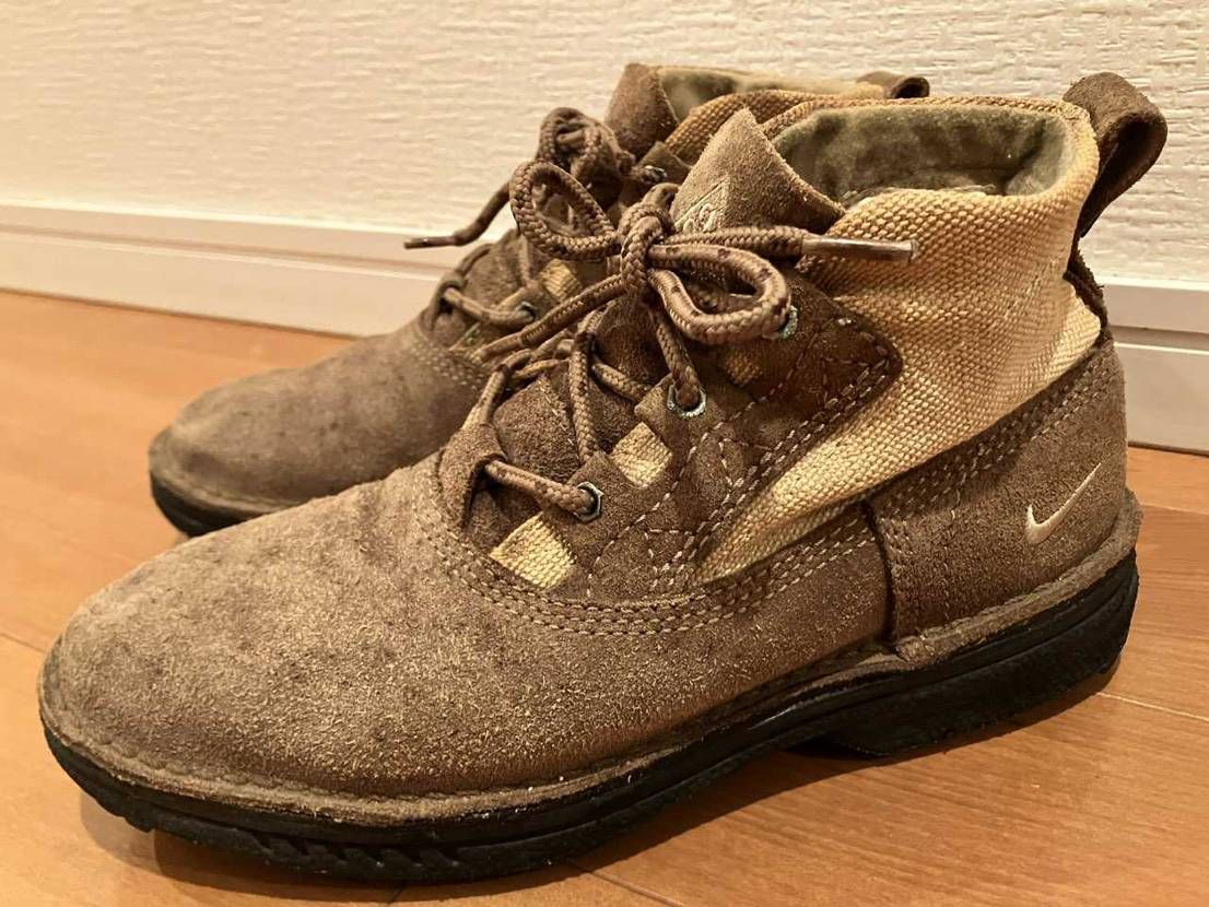 こんばんは🌇
先日実家に寄った際に古い靴を発見したので。
95年製のNIKE