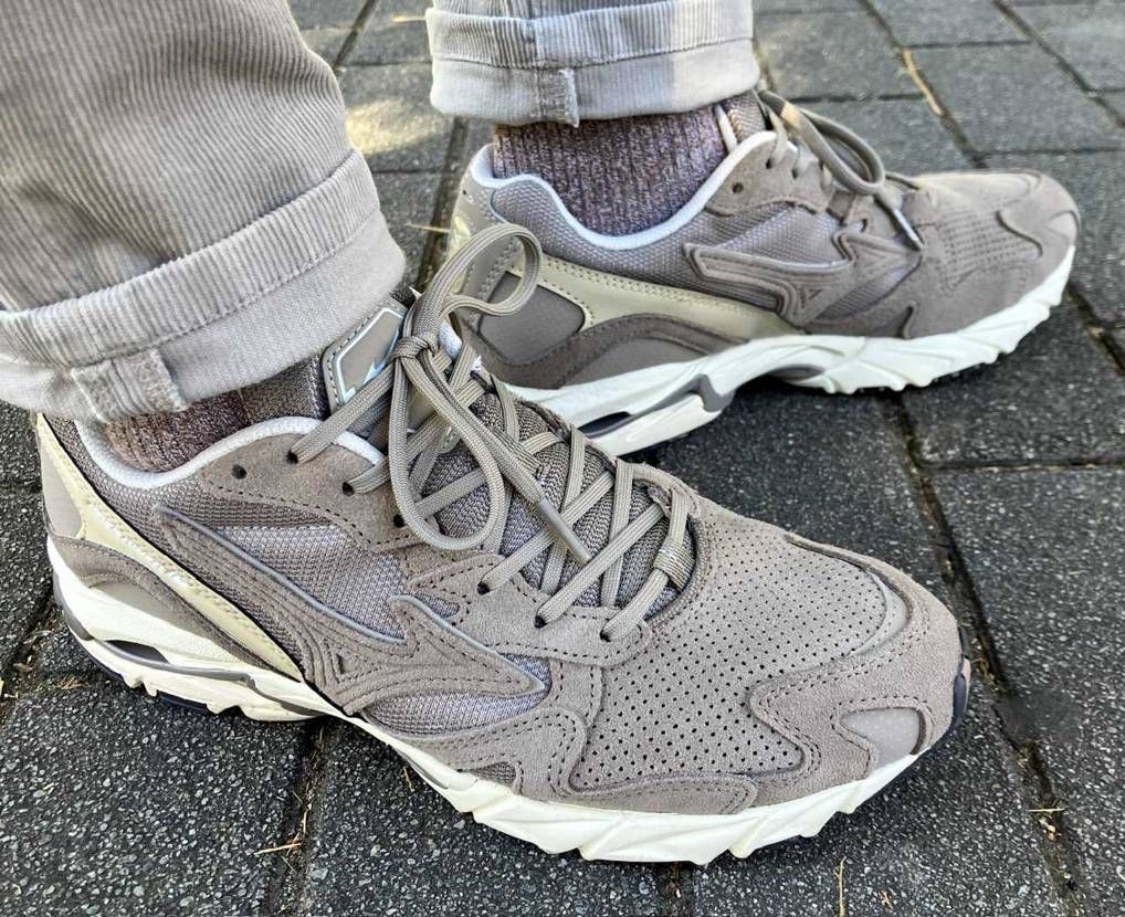 こんにちは☀️
Mizuno Day4はWave Rider 10のグレージュ