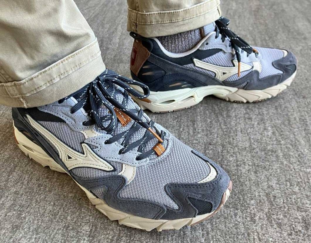 連投すいません🙇
Mizuno Day7は、私が持っているスニーカーの中で間違