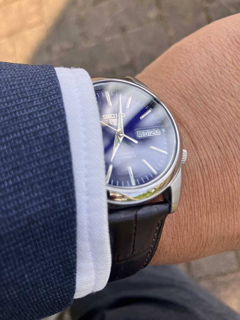 おはようございます☀
今朝は仕事都合で1ヶ月振りの革靴👞＆