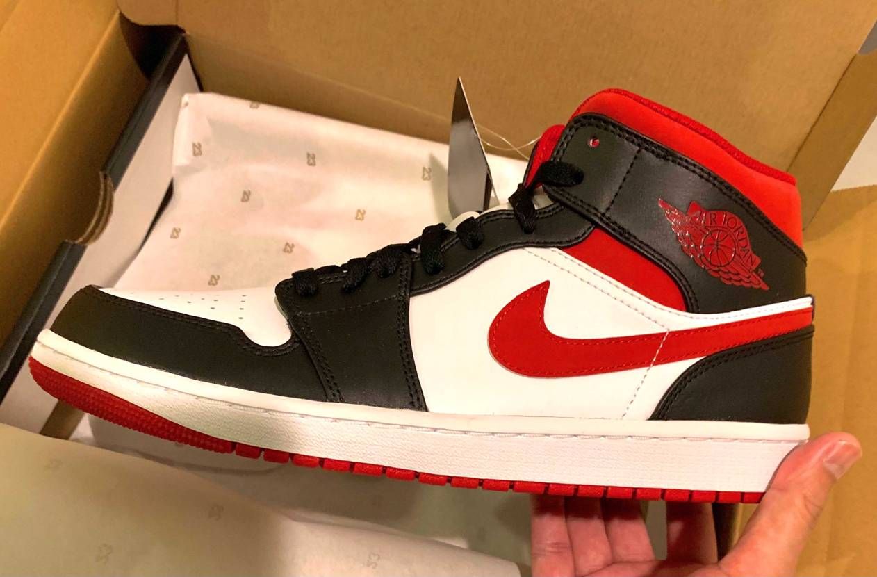 やっぱカッコイイなぁ。早速履こうっと♪