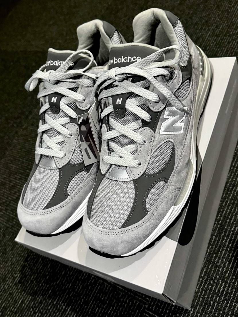 992のシューレースをグレーにした
白よりなんか良いかもです