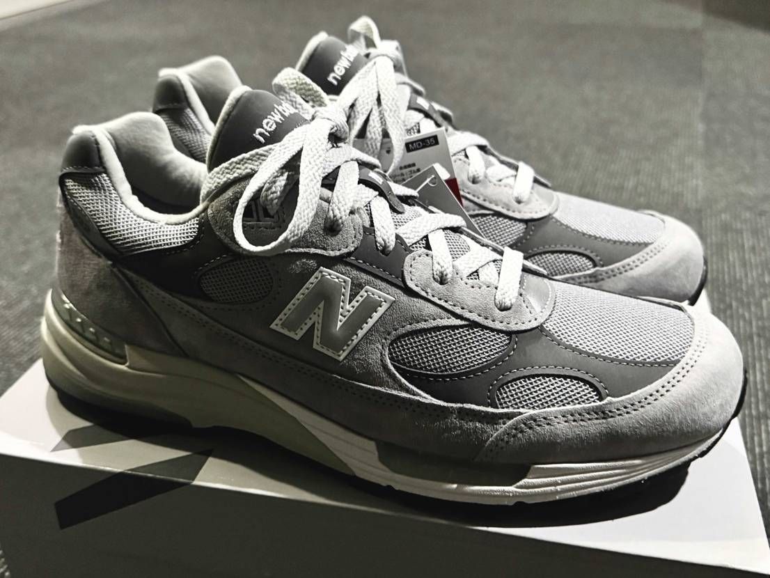 992のシューレースをグレーにした
白よりなんか良いかもで