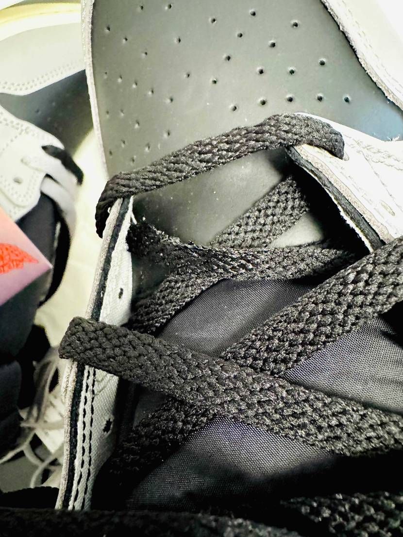 あれ、NIKEさん？
シューレース・・・
溶けてね？ww