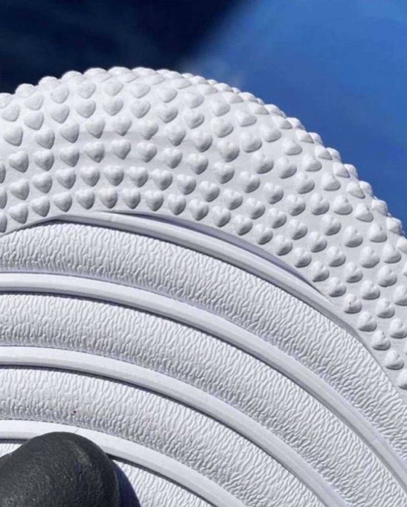 ドレイク×AF1発売キャンセルかー…
ハート柄のソールじゃ