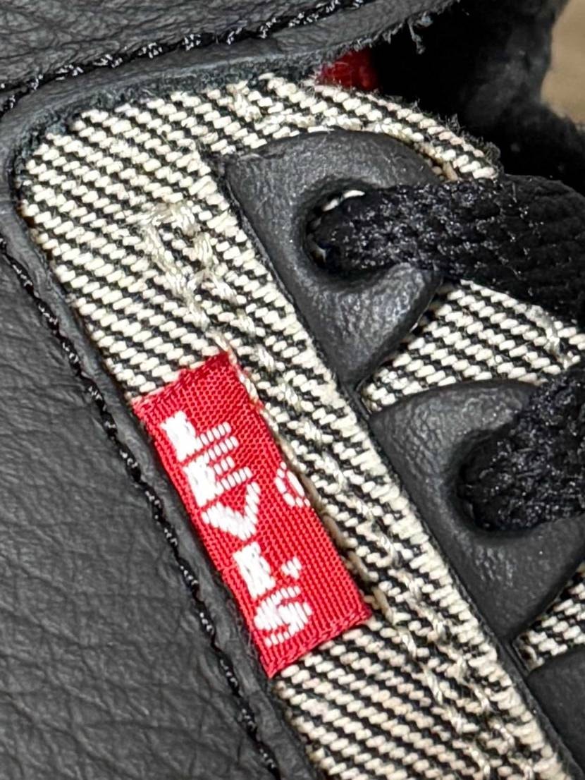 縫い付けられてるのはさすがにハズレ個体すぎる
NIKEクオリティに注意⚠️