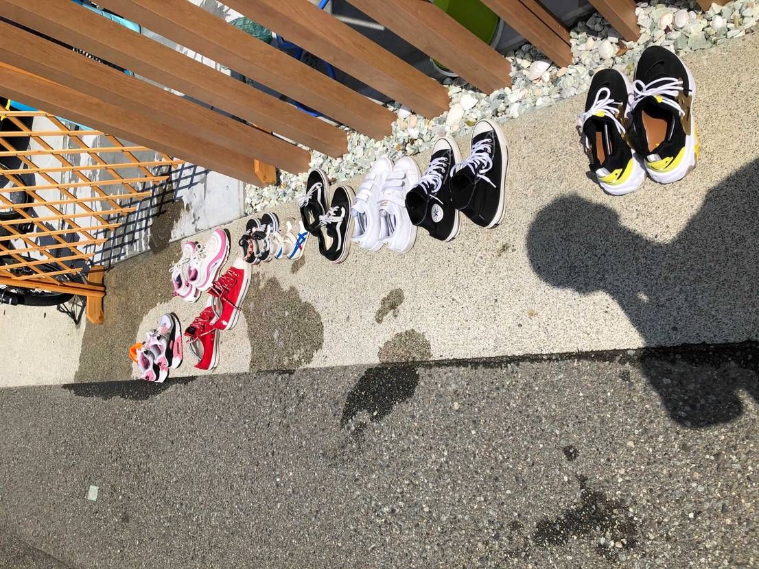 天気が良いので家族分の普段履き洗いました👟👨‍👩‍👦‍👦