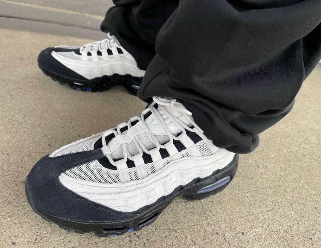 アトリエ早速着用。
色々合わせやすいし素材も良いです。
スニーカーズで香港も