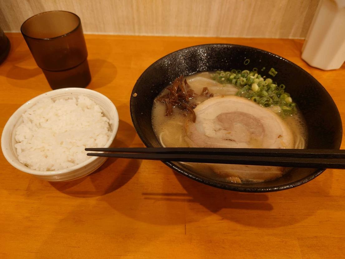 今日🩴 😃

晩御飯の🍜とそして…



もう諦