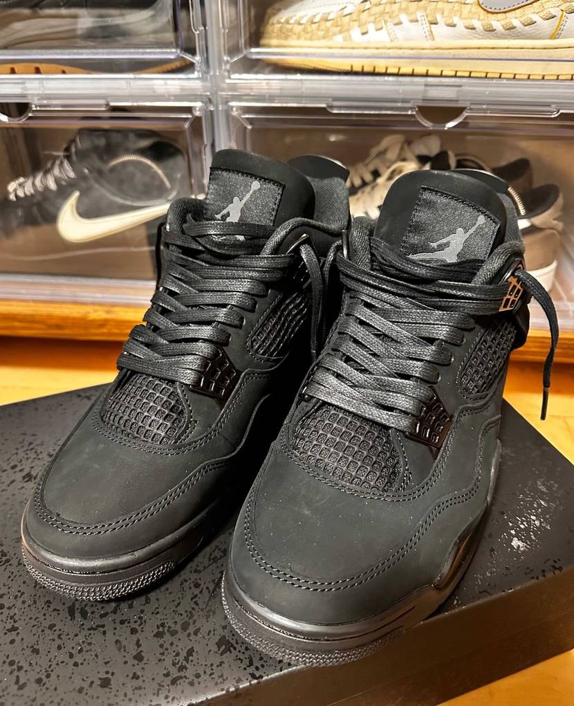 ブラックキャット届きました！
シューレースはブラックのワックスシューレースに変