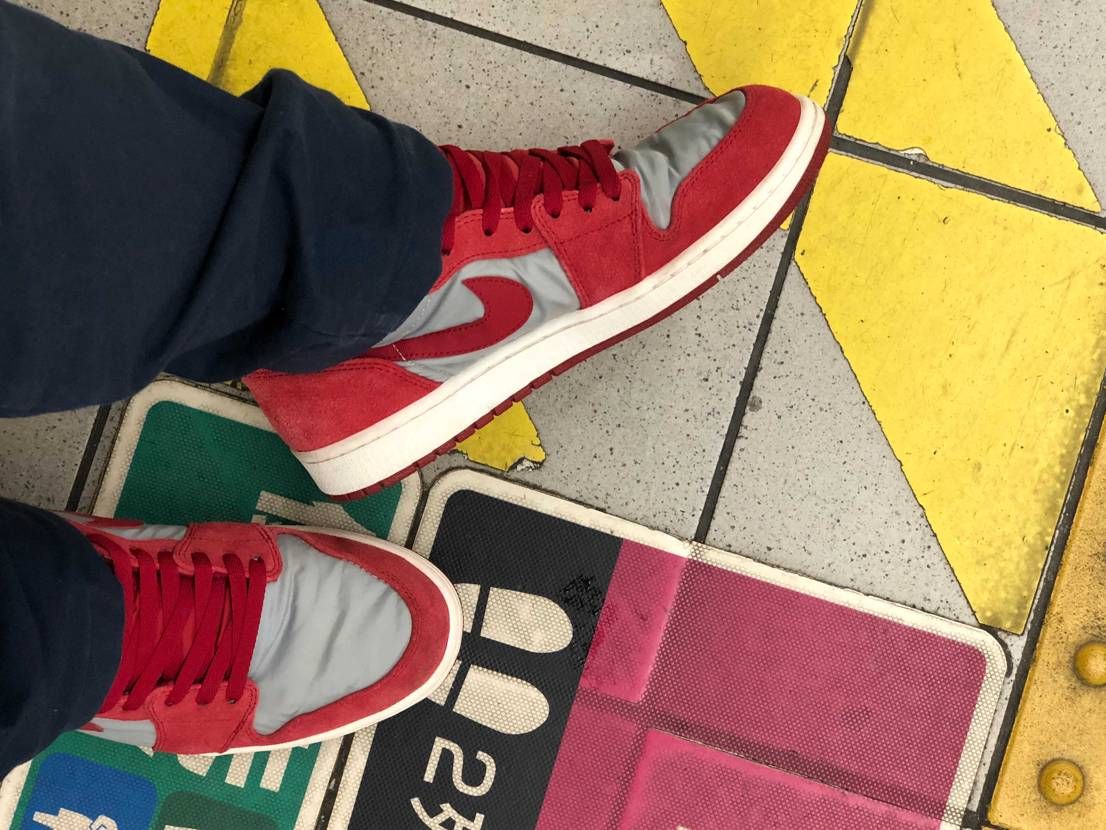 今日は雨なんで久々にウルトラマンカラーのプレミアム着用。
ナイロン素材やから履