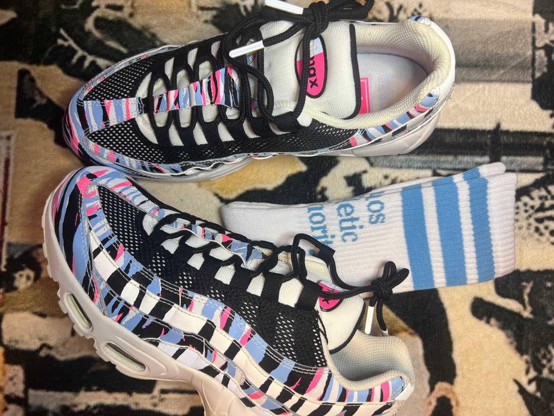 希少サイズ9万代の95KOREAが新品5800円に値下げと謎の通知来きて半信半疑