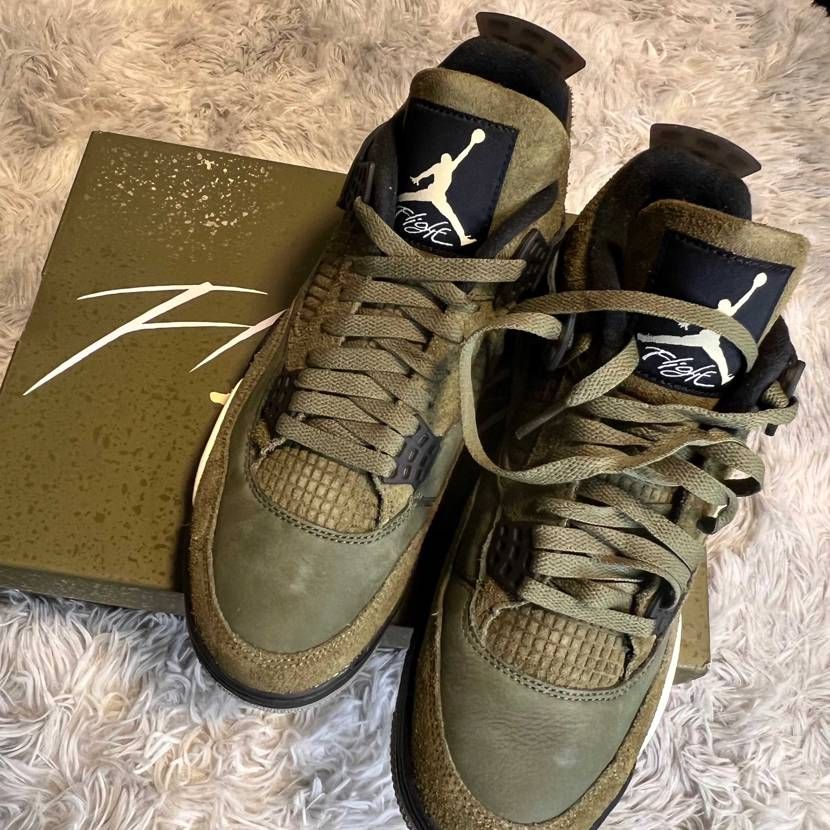 今回のaj4個人的に渋過ぎて好きです。
シューレース別で入ってなかったけど、黒