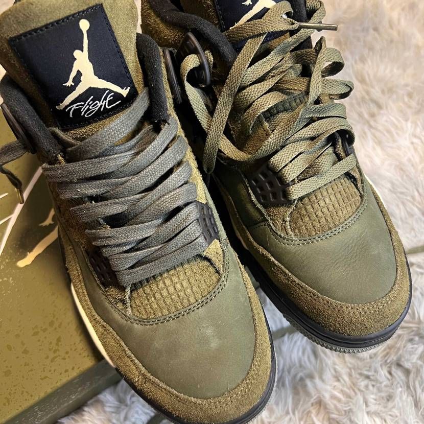 今回のaj4個人的に渋過ぎて好きです。
シューレース別で入