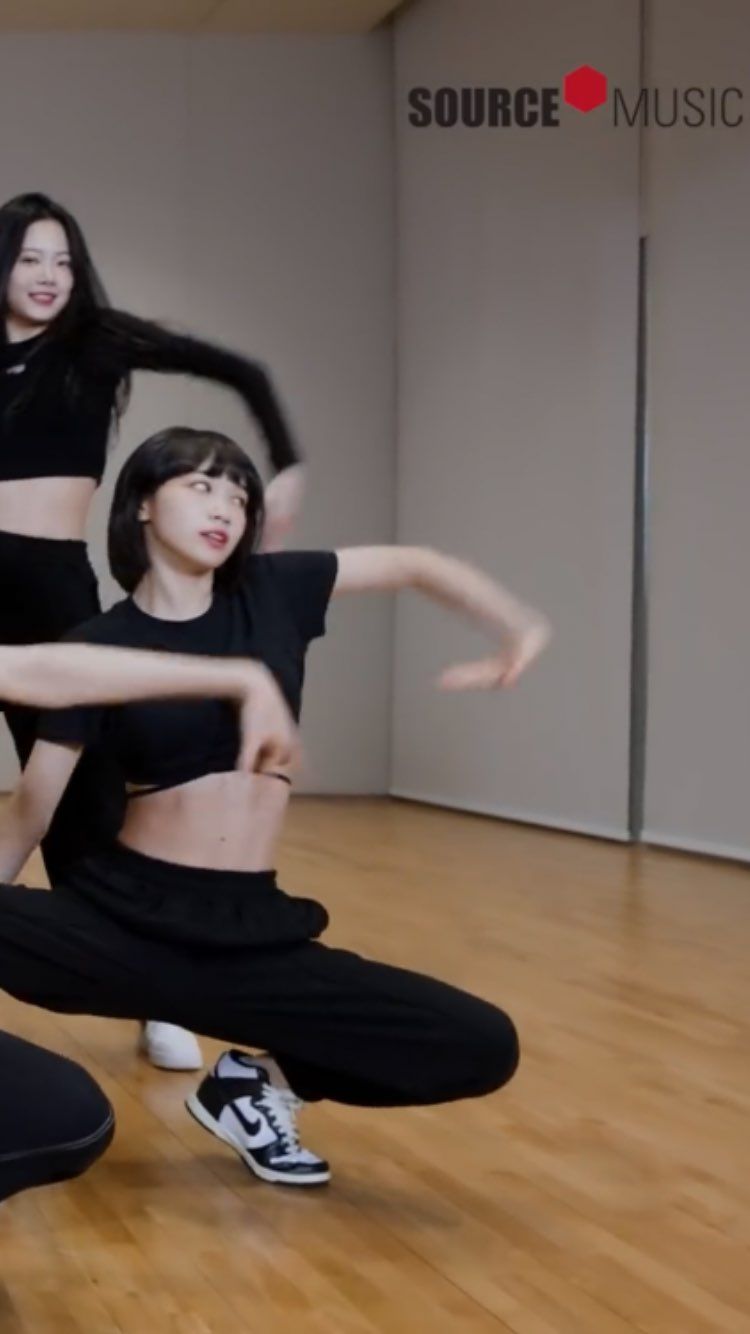 これ、🐼ハイですよな？シュータンのNIKEロゴは黒だった
