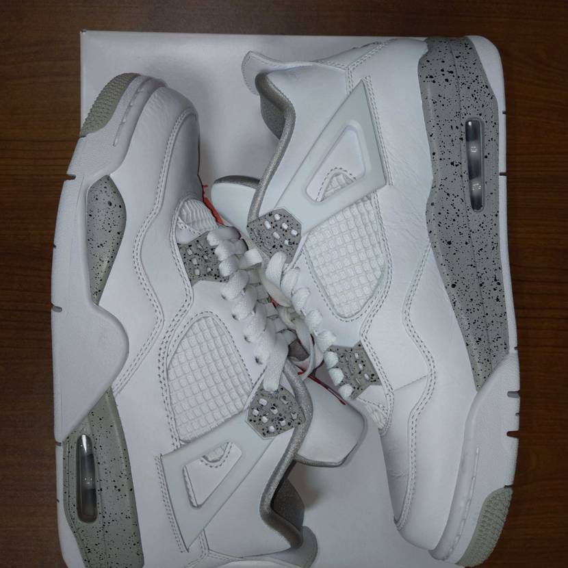 たまたま行ったセカストで1、2回しか履いてないであろうAJ4が25000円で売ら