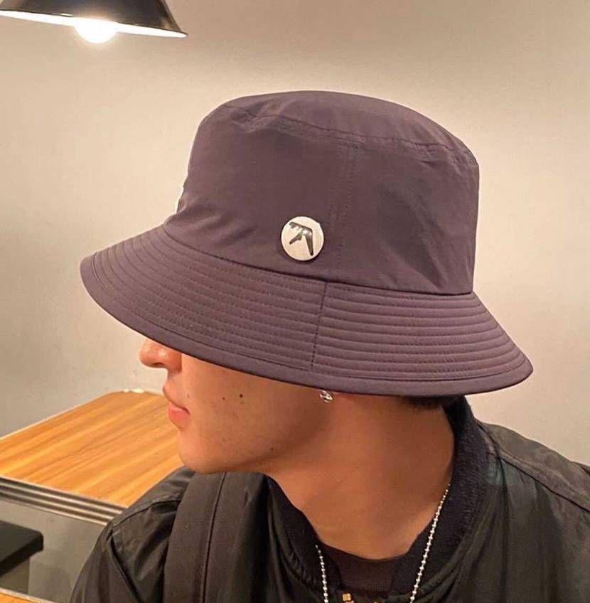 このハットどこのですか？