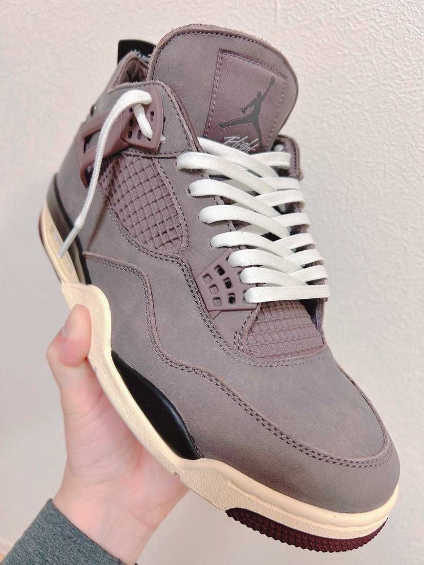 AJ4はだるだるにレース通して垂らすスタイルが好き。
でも踵カパカパにならない