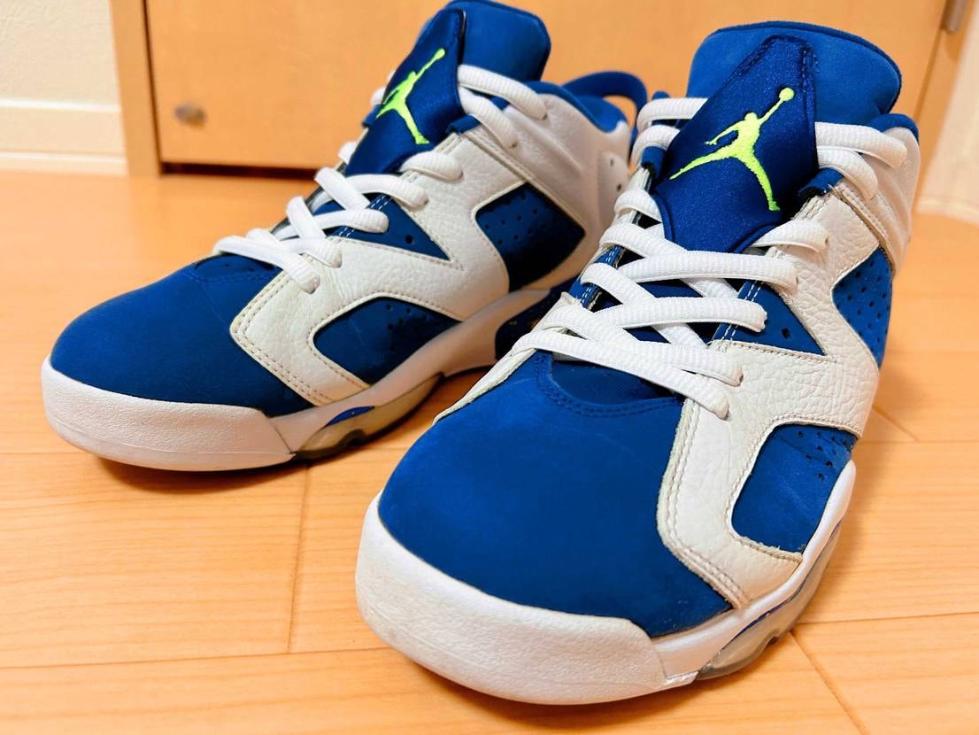 AJ6ヒールパーツ割れスニーカーアトランダムさんで直してもら