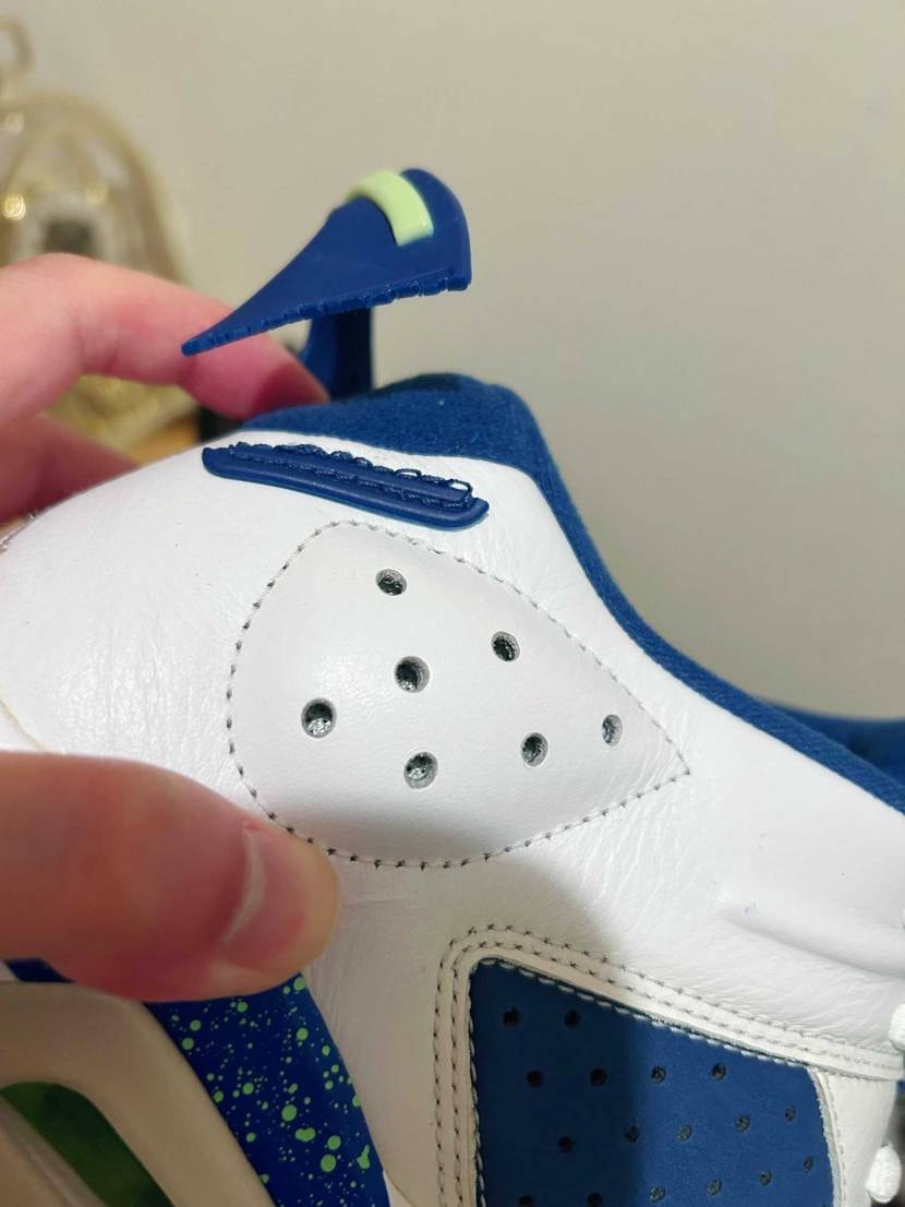 AJ6ヒールパーツ割れスニーカーアトランダムさんで直してもら