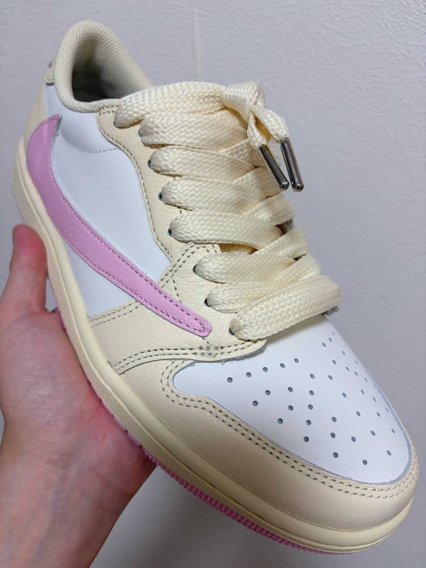 最近の気分はこの2足。
コーデに自然と馴染むカラーがやっぱり好き👟
気付けば