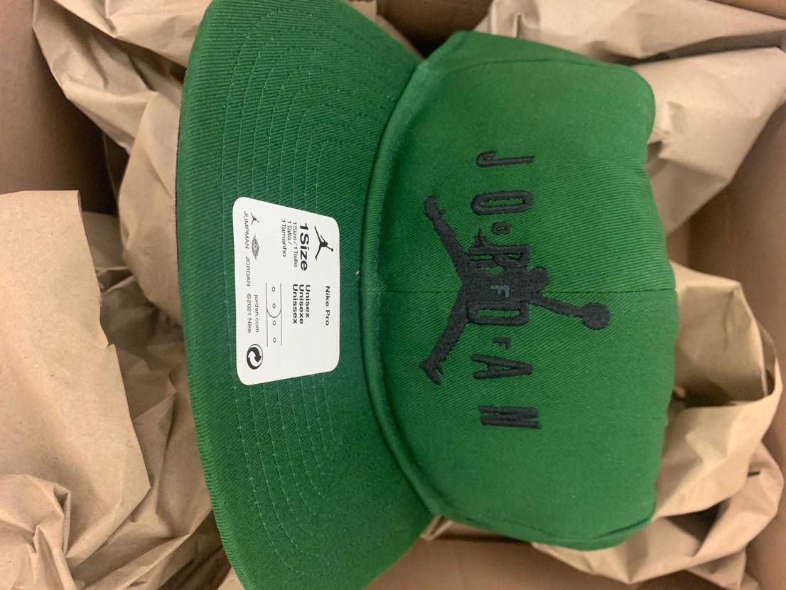 footpatrolで購入してみました！やはりoff whiteと側面に書いてあ