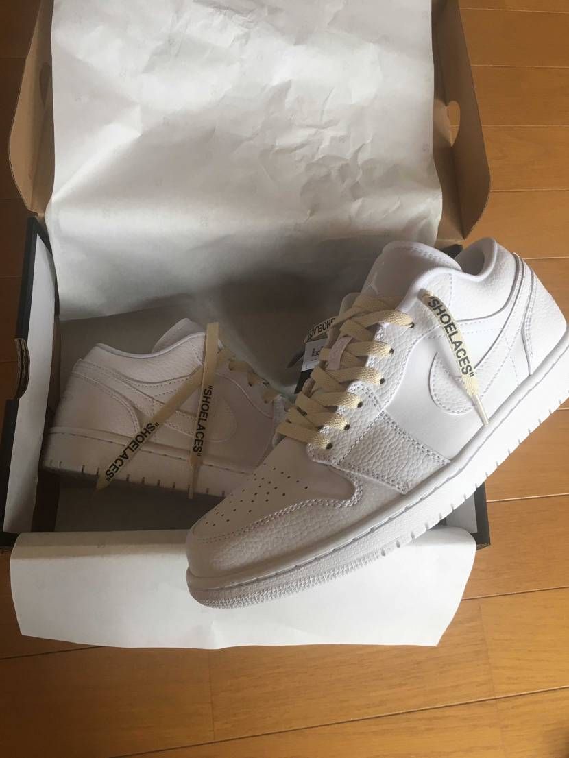 紐変えるだけで雰囲気一変。