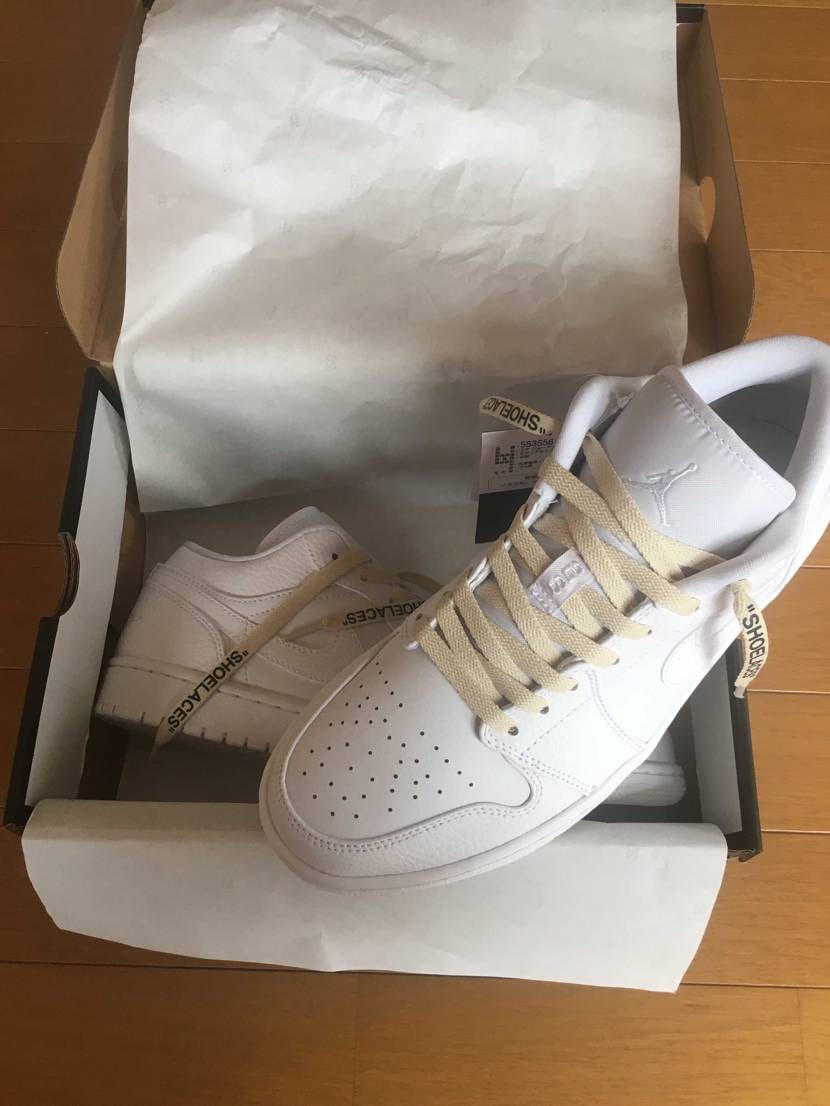 紐変えるだけで雰囲気一変。