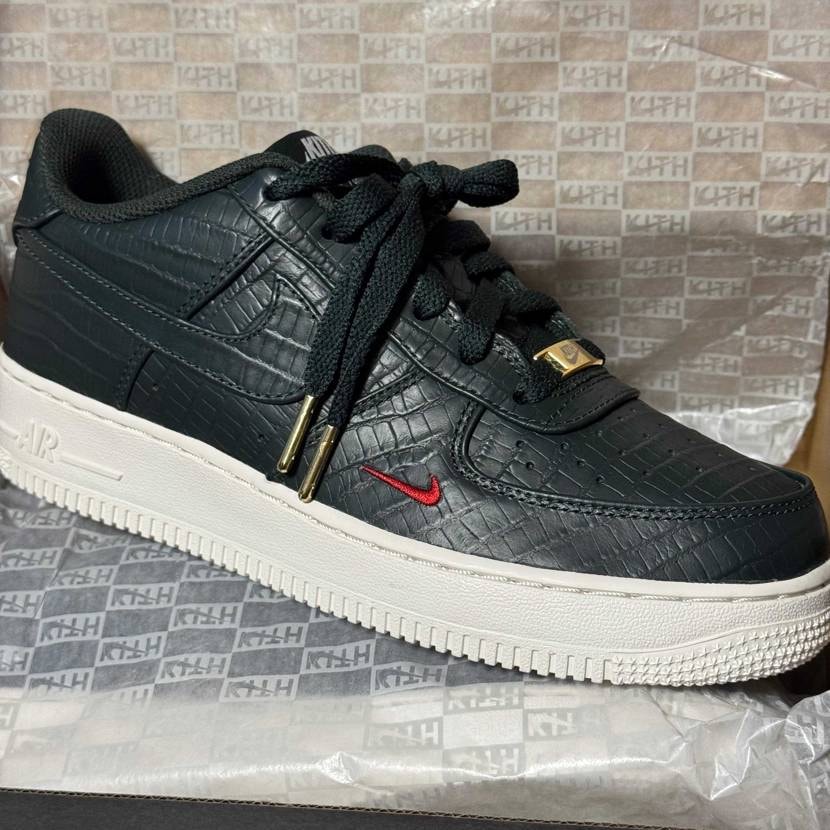 こちらもたまらないです、、、。🤤KITHらしい深い緑の上品なクロコ型押しレザーの