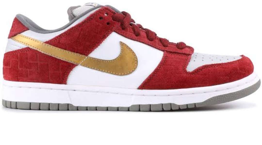 これらの25、25.5cm中古持っている方で譲ってくれる方い