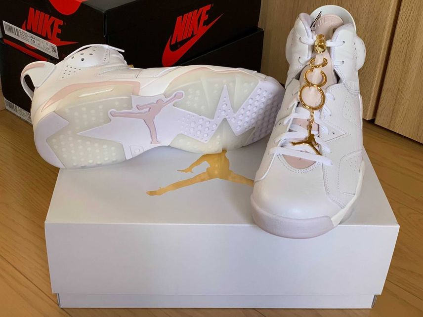 到着!👟
AJ6もデザインが好きなので大満足です:)
包み紙もここ何足