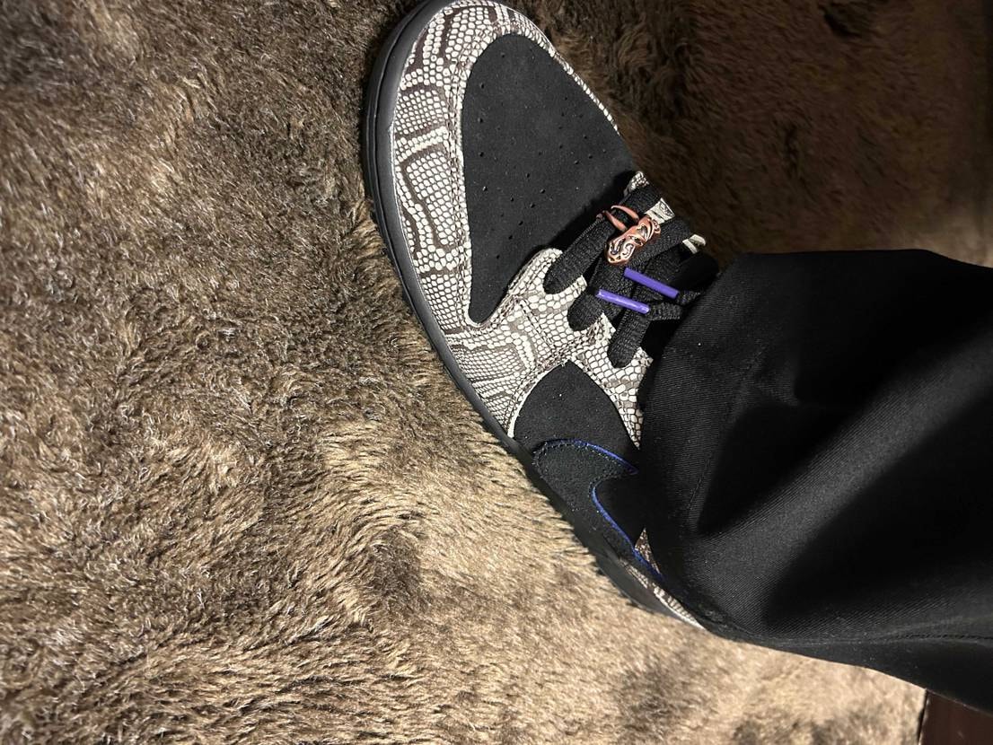 カッコいいです🤩
デカサイなんで買えてホントに良かったです☺️
黒パンツを履