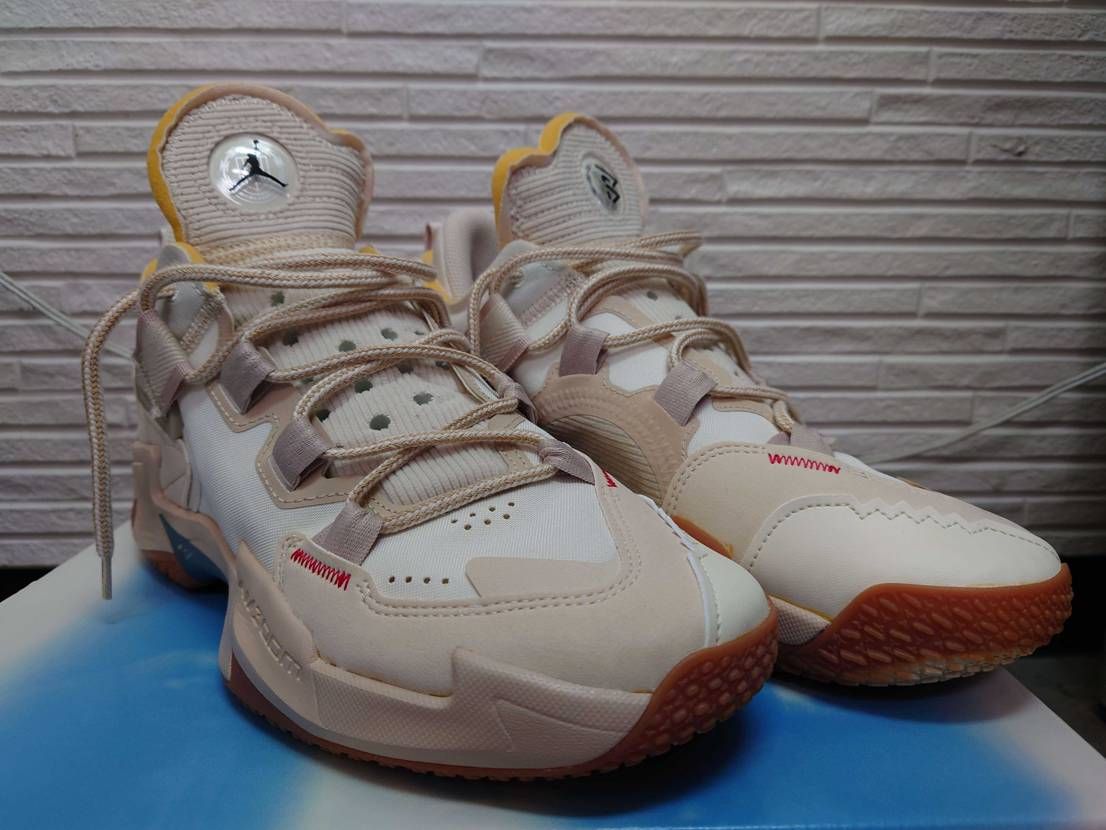 ジョーダン　ワイノットゼロ5
靴紐をベージュ/ホワイトに変