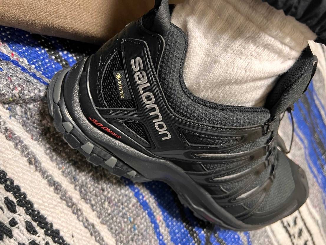 初SALOMONです！✨
履き心地、抜群でびっくり…😳

Amazonでセ