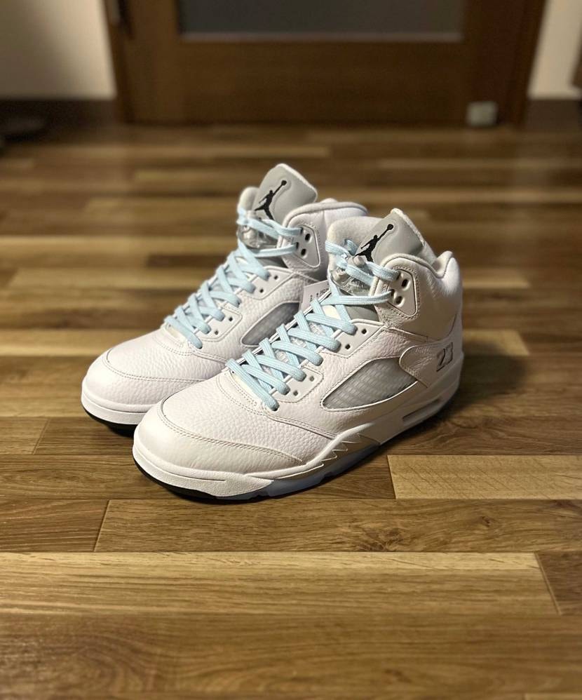 ホワイトメタリック受け取り📦
紐はライトブルーに変えました、Icyなひんやり感