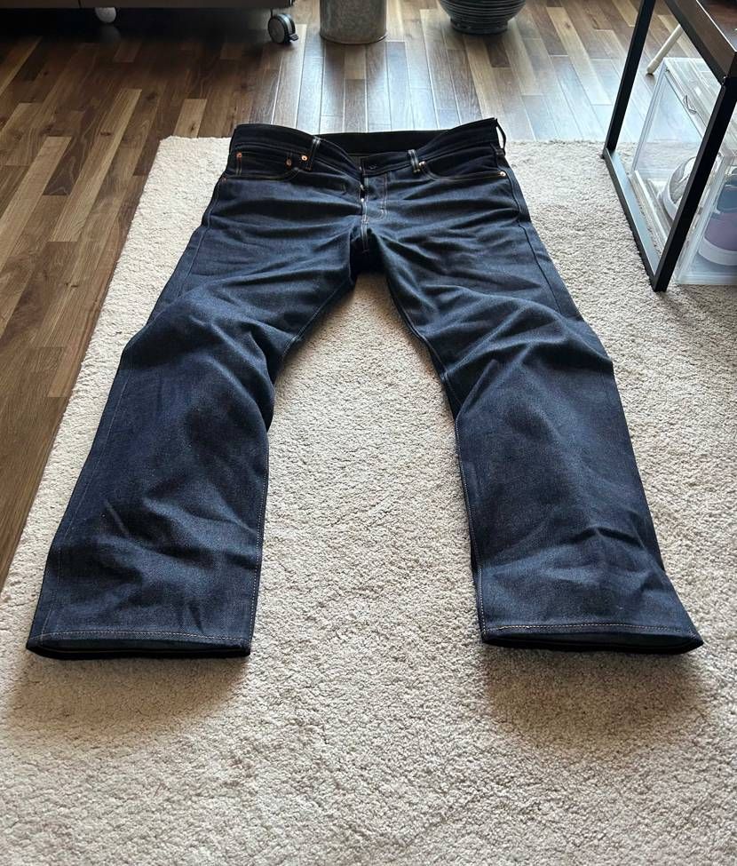 一昨日予約してたジーンズ到着してさっそく履き始めました👖
