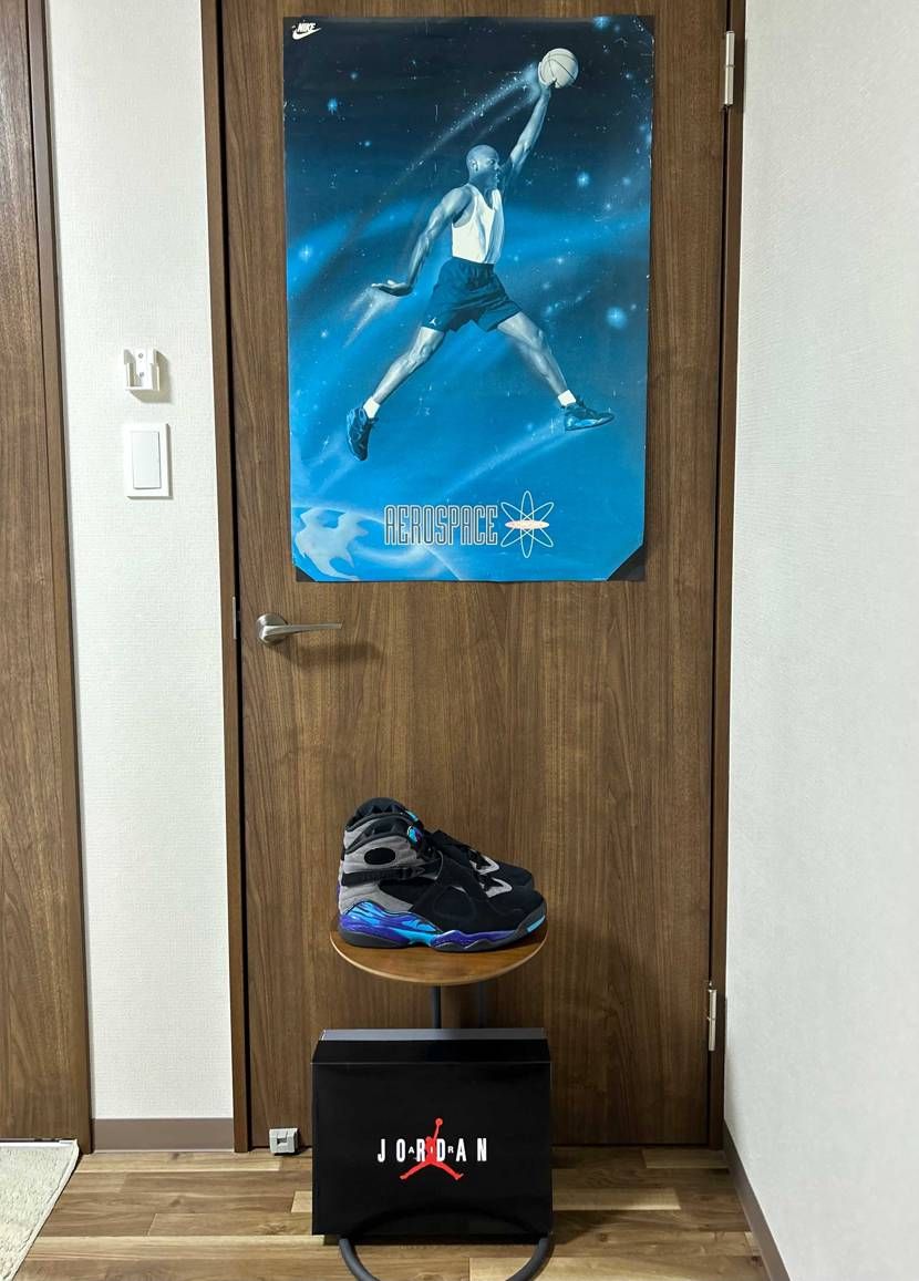 エアジョーダン8アクア到着📦
32年前の色褪せたポスターと07年復刻時以来の再