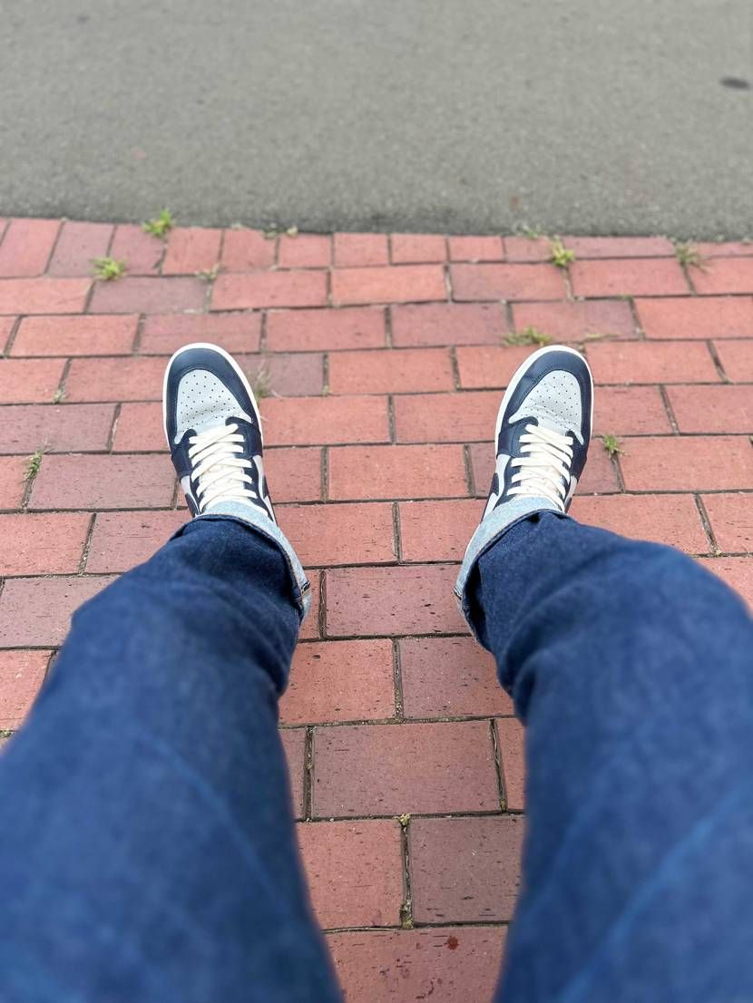 少し涼しくなってきたので夕暮れ散歩🚶
白T、ジーンズにジョ