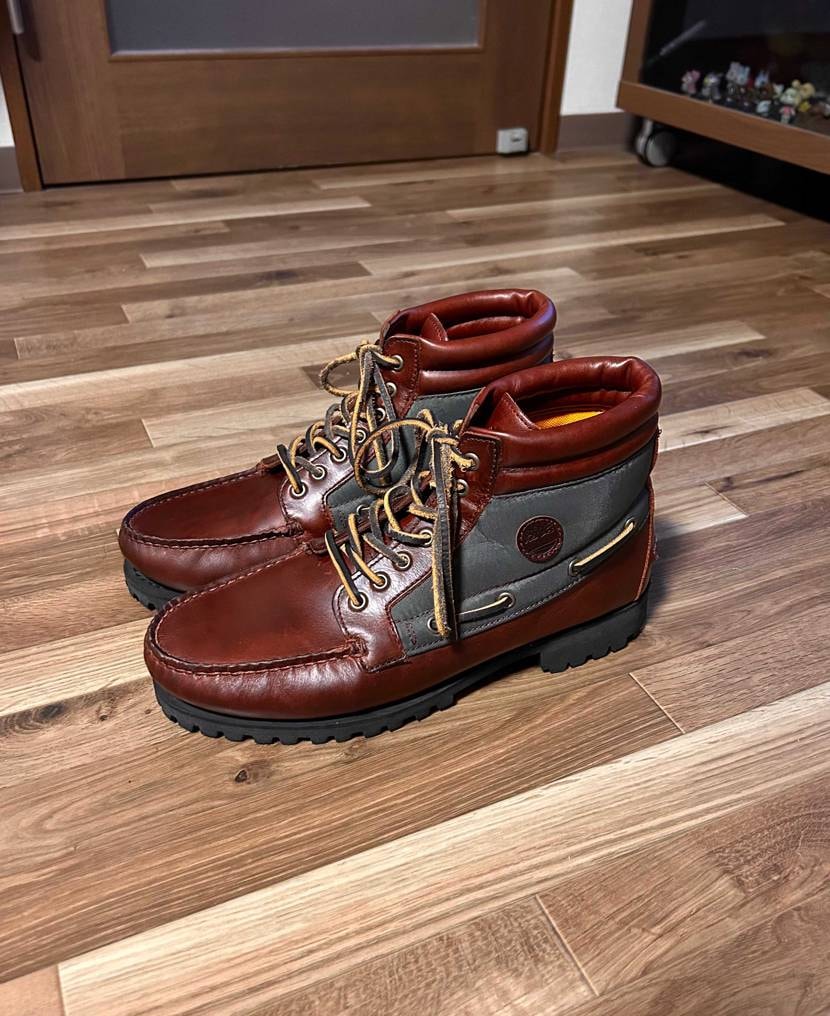 最近履く頻度が増えているブーツにオイル注入🥾
注入前は赤茶色が強い色味でしたが