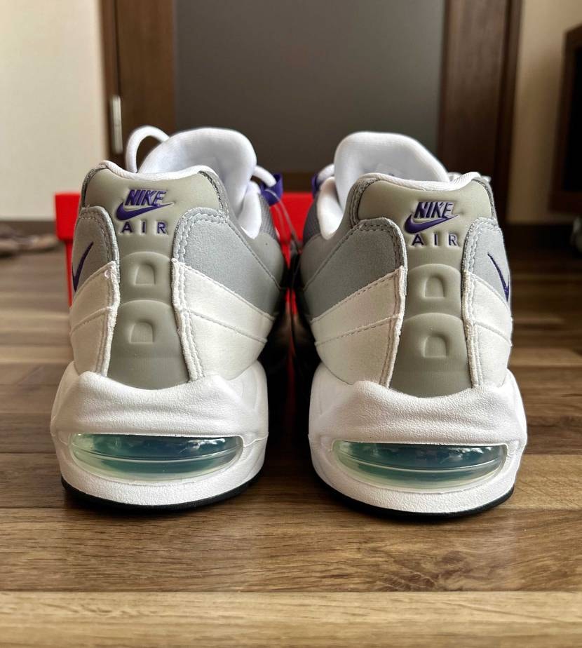 95🍇受け取り📦
足入れてサイズ確認、メンズモデルと同様に