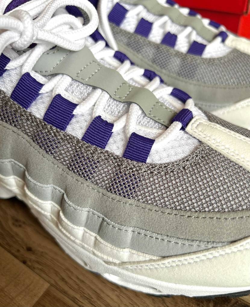 95🍇受け取り📦
足入れてサイズ確認、メンズモデルと同様に