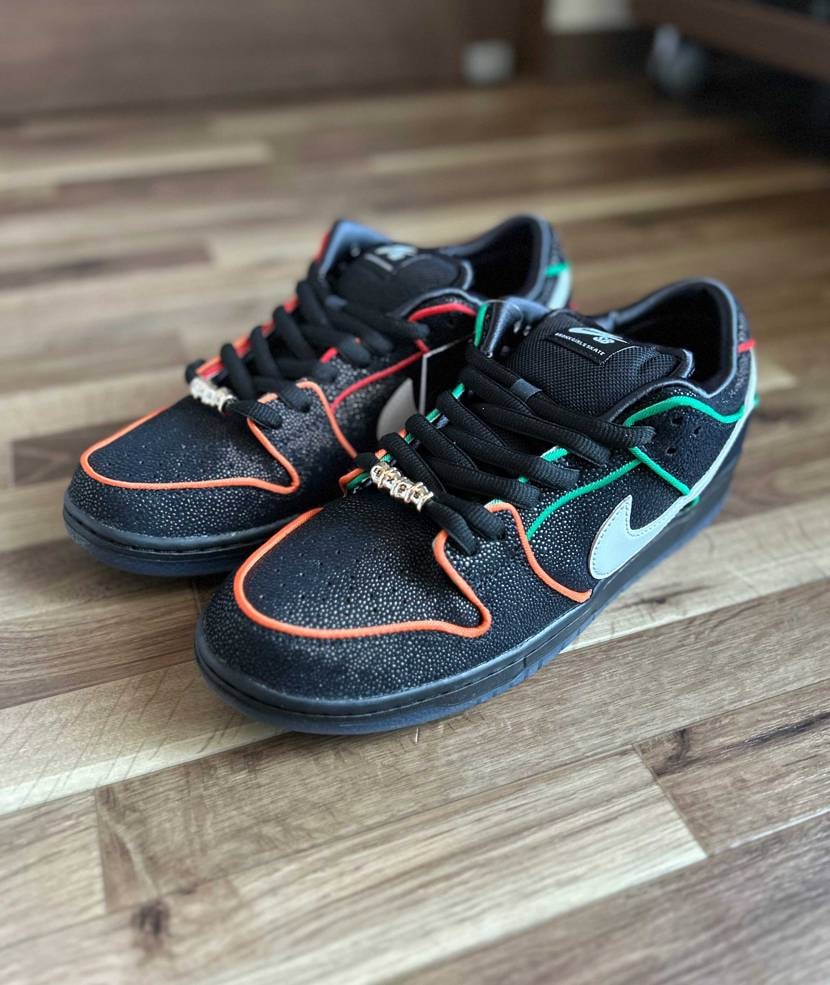 ブロンクス到着📦
色々凝った作りで面白いモデルですね🚃
アッパーの革はそんな